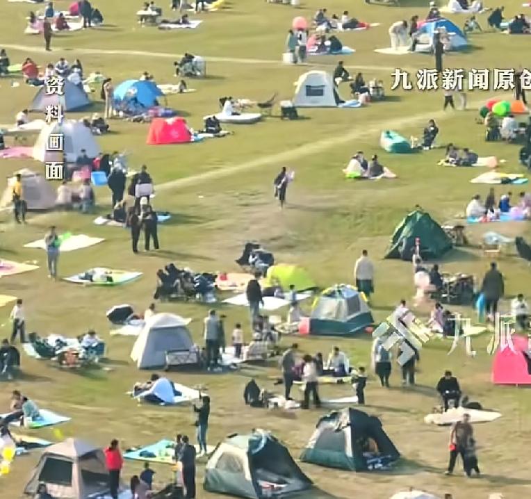 可能全国的朋友都不知道阳光对成都人的重要性前一阵，四川出现了很好的天气，可以说