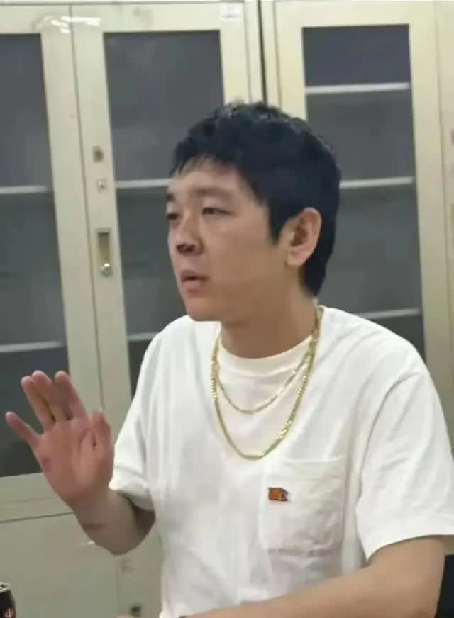 马思纯男朋友疑似被打!这不早晚的嘛!网友辣评!据说已经不是一次被打了!之