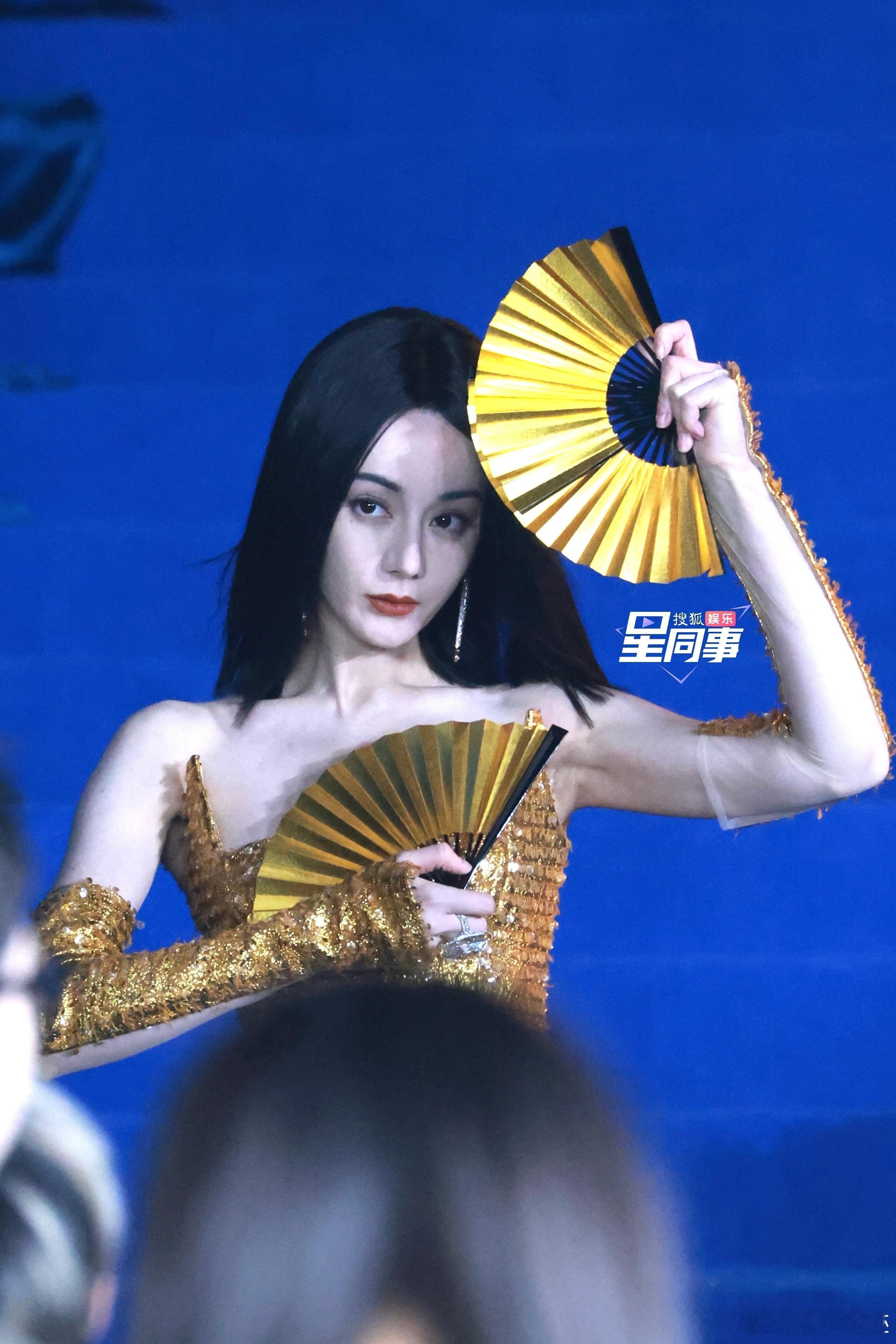 迪丽热巴Vogue盛典造型有三分像她已是绝色