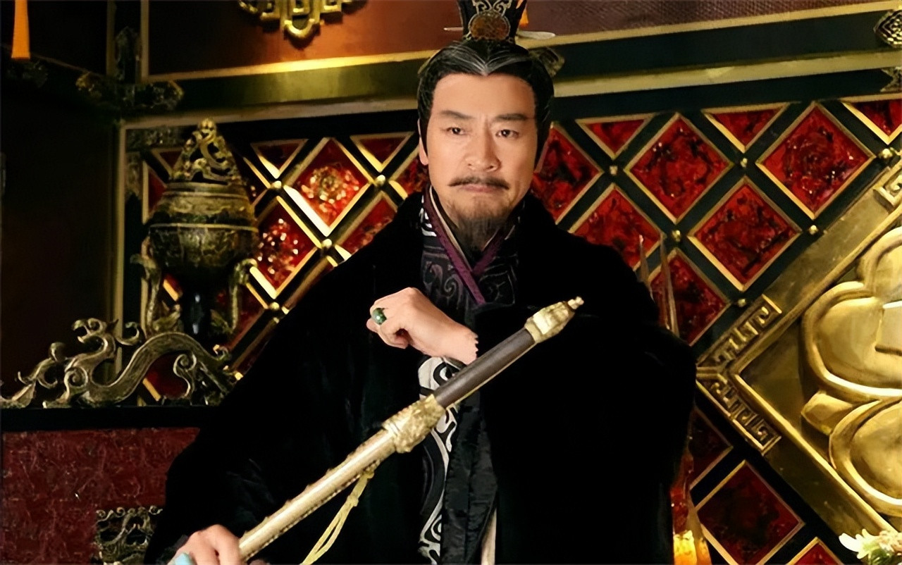 公元前74年，19岁的昌邑王刘贺被册封为新帝，在赶往长安的路上，刘贺命令手下侍卫