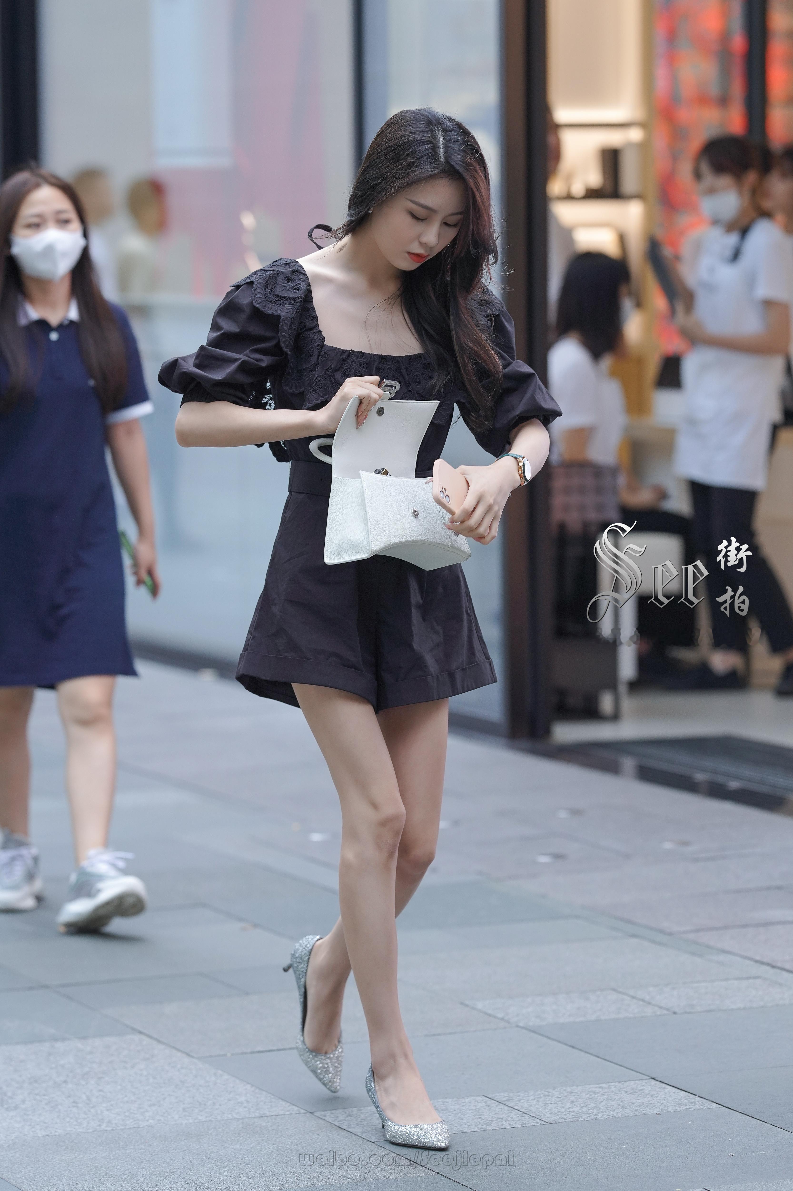 黑色连衣裙甜美动人~~​​​