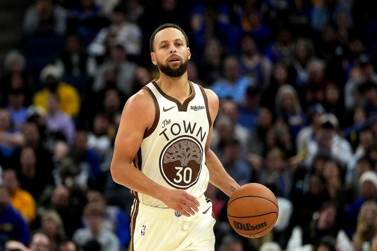 库里最近10场比赛，对面后卫简直集体开“挂”了？评论区直接炸锅！打火箭谢