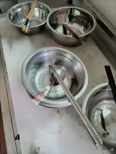 心疼！敢说真话的幼师，赌上自己的前途，撕开幼儿园后厨的遮羞布😭看完南京幼