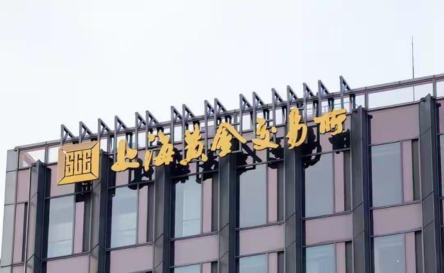 柬埔寨打算把黄金放中国。柬埔寨最近决定把部分黄金储备放到中国去，这不是空穴来风