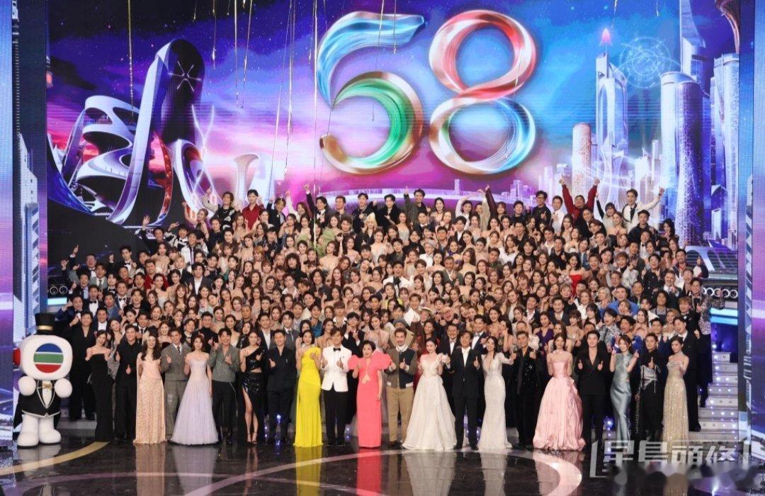 今年《萬千星輝賀台慶2025》全台逾300位藝員及歌手出席，他們以不同形式的表演