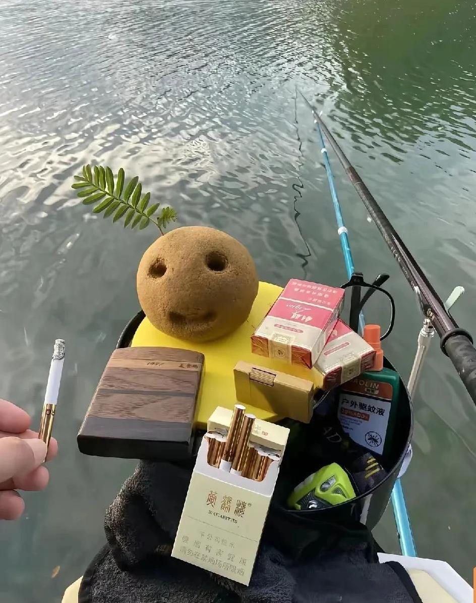 这位大哥钓的肯定不只是鱼！