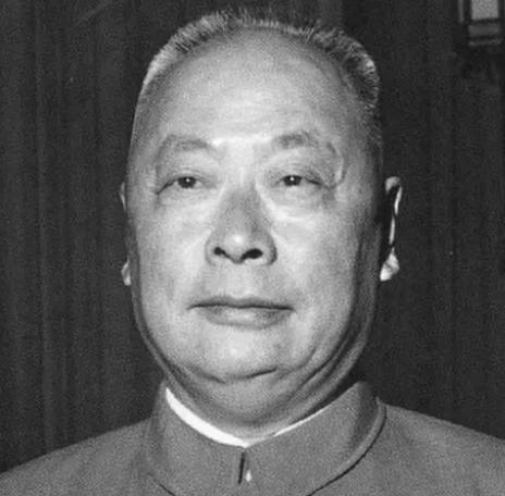 1949年，陈毅到上海一家面馆吃饭，正吃着，一老农走了进来点了一碗阳春面，陈毅见