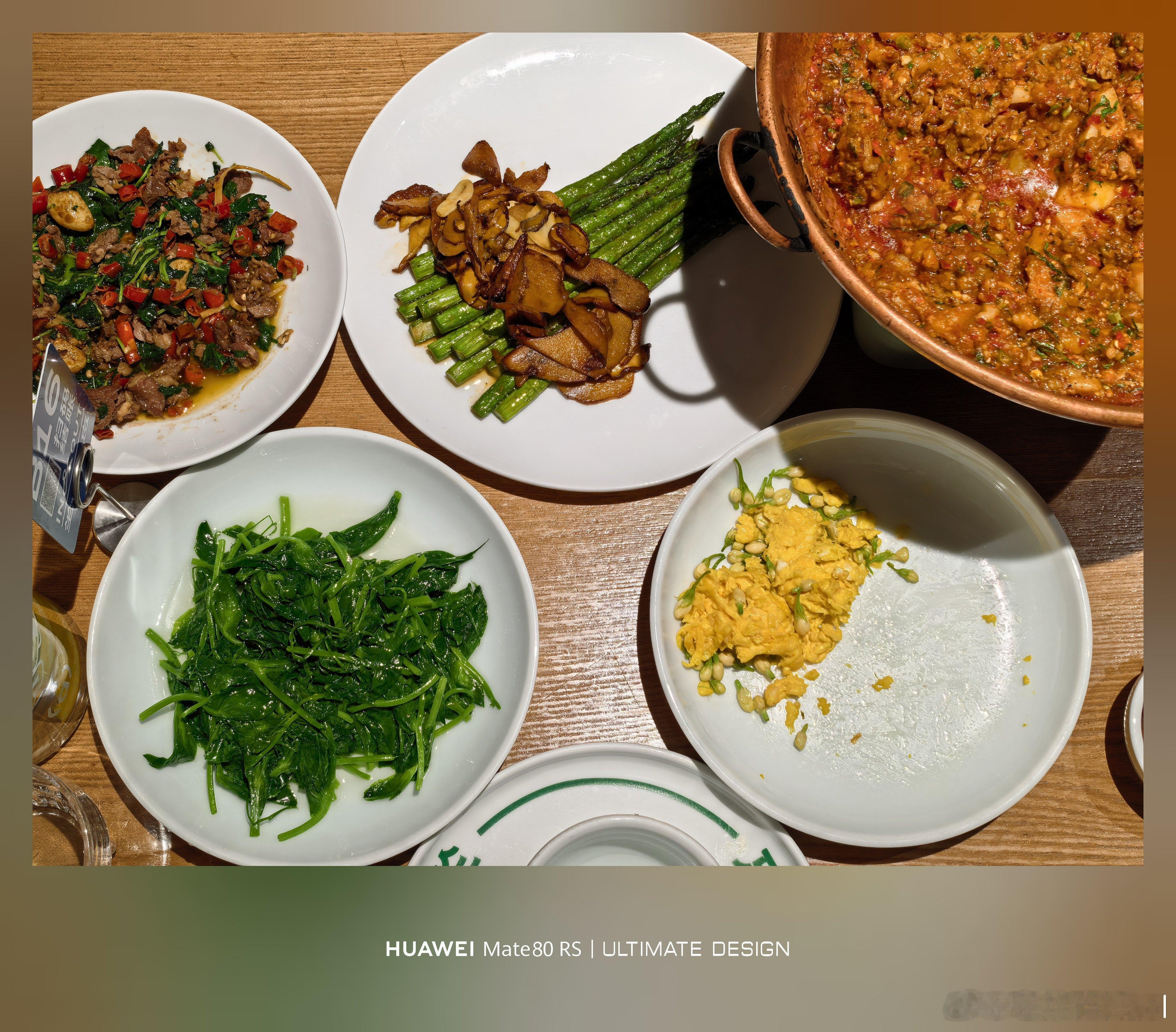 今日晚餐，云南菜。牛肝菌、茉莉花、饵块、薄荷牛肉，周末一起整点？