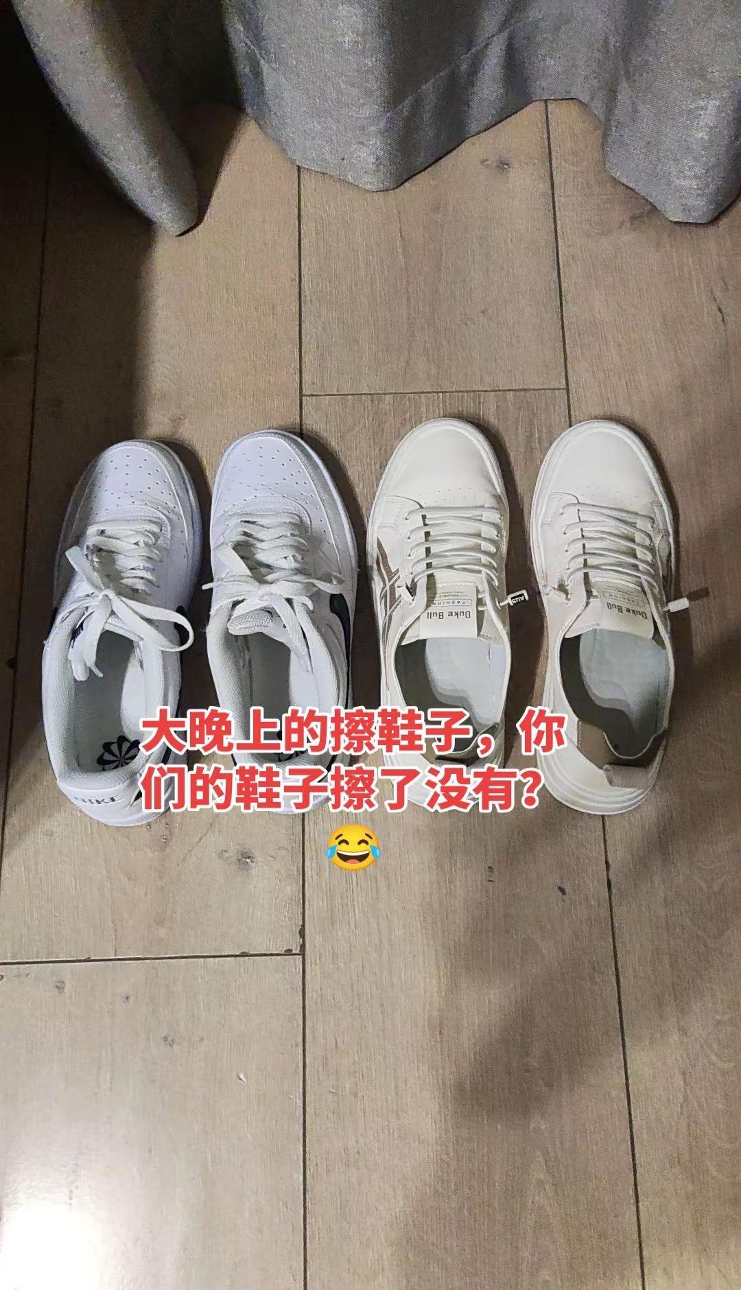 合适的人只有心知道这是事实🤔。漂亮的小鞋鞋可爱的鞋奶白色运动鞋白色儿童运