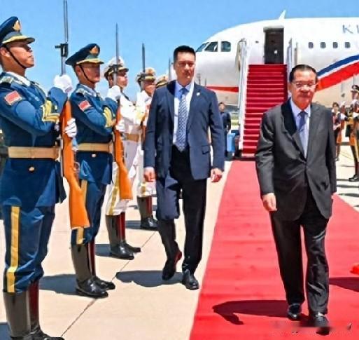 柬埔寨首相洪马奈的父亲洪森亲自访华了。他来做什么呢？本人认为任务大概有四点：一，