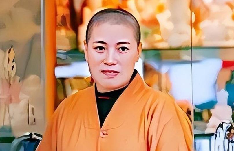 “这是尼姑用的东西？”2012年，一个风流女住持，每晚戴上假发，流连在夜店和男人
