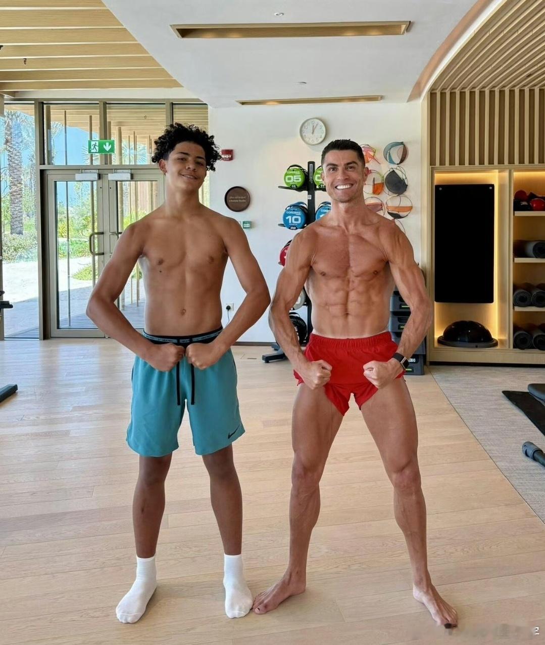 前厨师：C罗饮食均衡健康，拒绝饮用牛奶，称其违背自然规律C罗不喝牛奶本周，C罗前