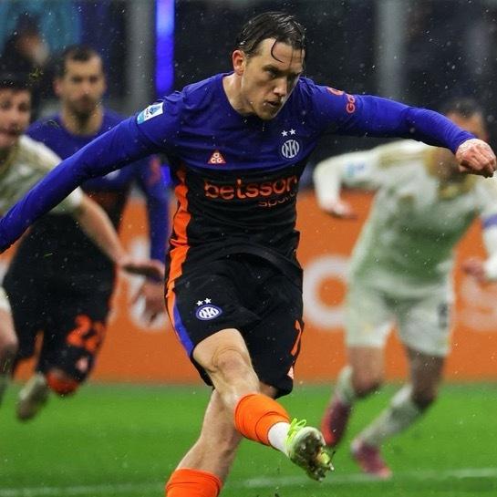 齐沃上半场就换下恩里克然后球队连扳三球国际米兰热点现场这对于平时笑眯眯的齐沃