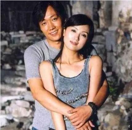 这一对，戏里戏外都是夫妻，携手25年不离不弃，婚姻生活令人羡慕不已