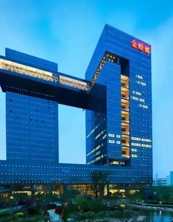 金螳螂老板被恒大坑走58亿坏账，为什么公司还能活下来、力挽狂澜？很多人说是因为朱