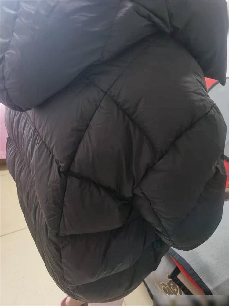 其实女人过得好不好，别人从着装上就能看出来。前天元旦我们家人聚会，表妹指着我的羽