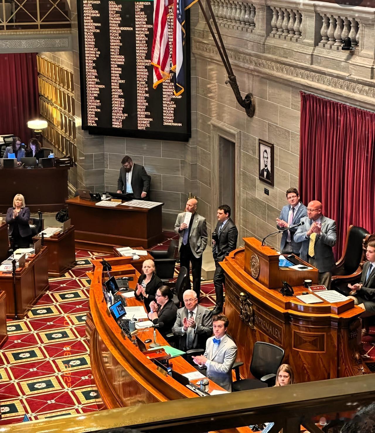 金融绞杀早已拉开序幕。2025年10月30日，中国足额缴清6.8573亿美元联合