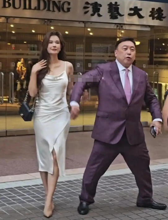 宝子们！2025年香港电影金像奖现场简直绝了！昨晚于文化中心，现场星光璀璨。王晶