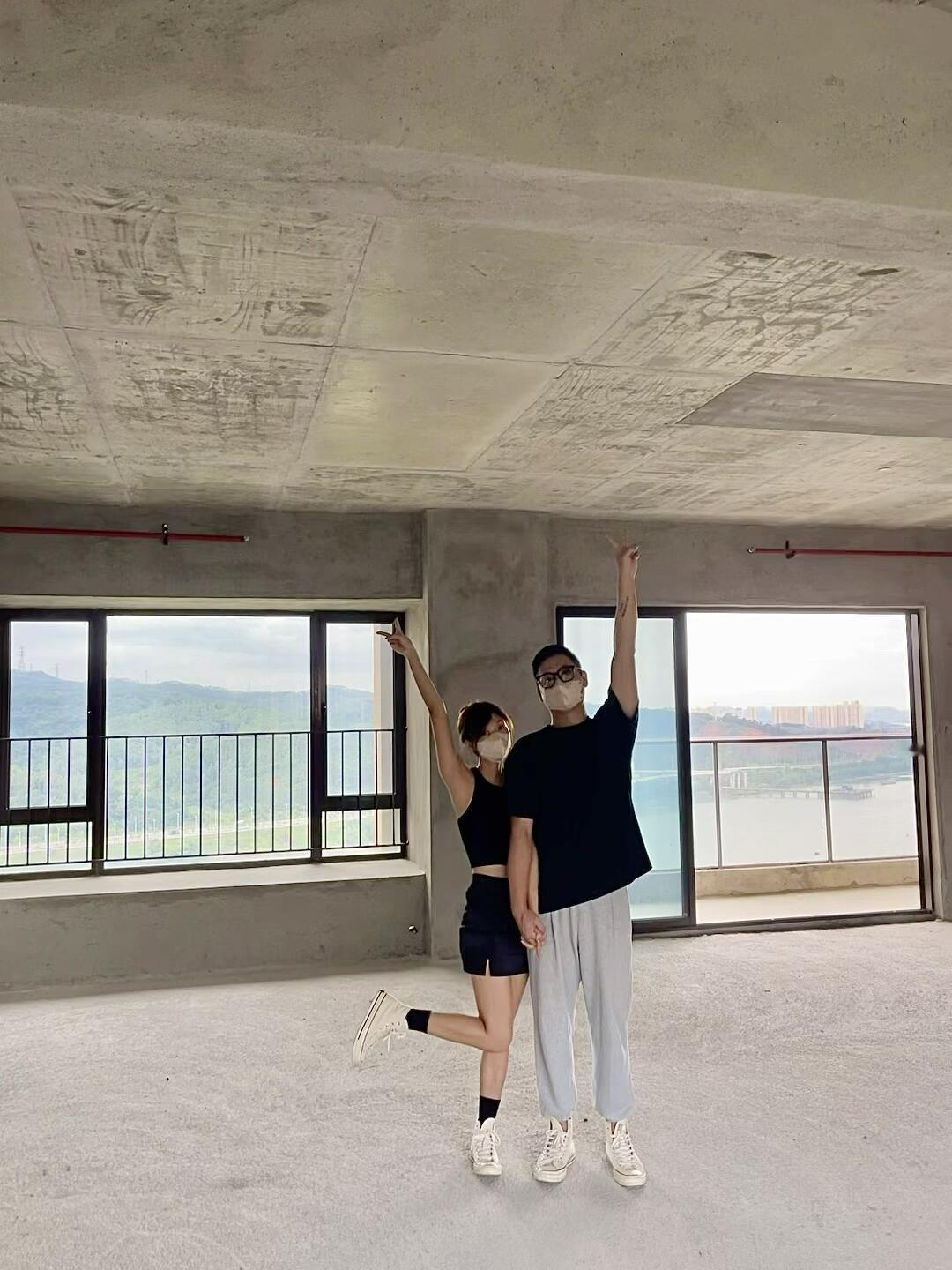 这大概就是挣钱的意义吧，这大概也是结婚的意义吧，7岁认识，17岁在一起，27岁结