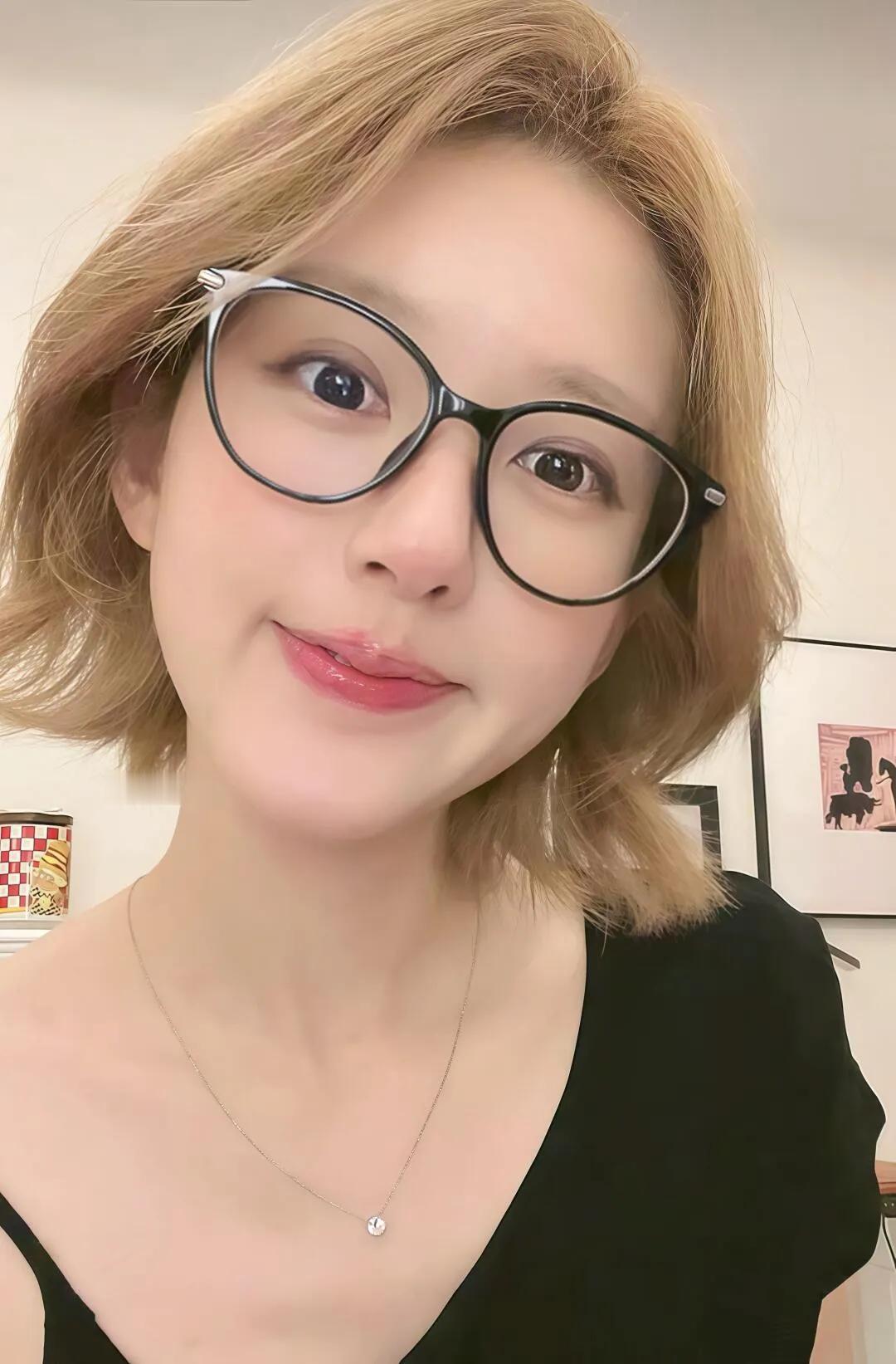 如果我是赵露思，我既不会曝光自己的病情，也不会公开跟银河娱乐撕破脸第一，曝