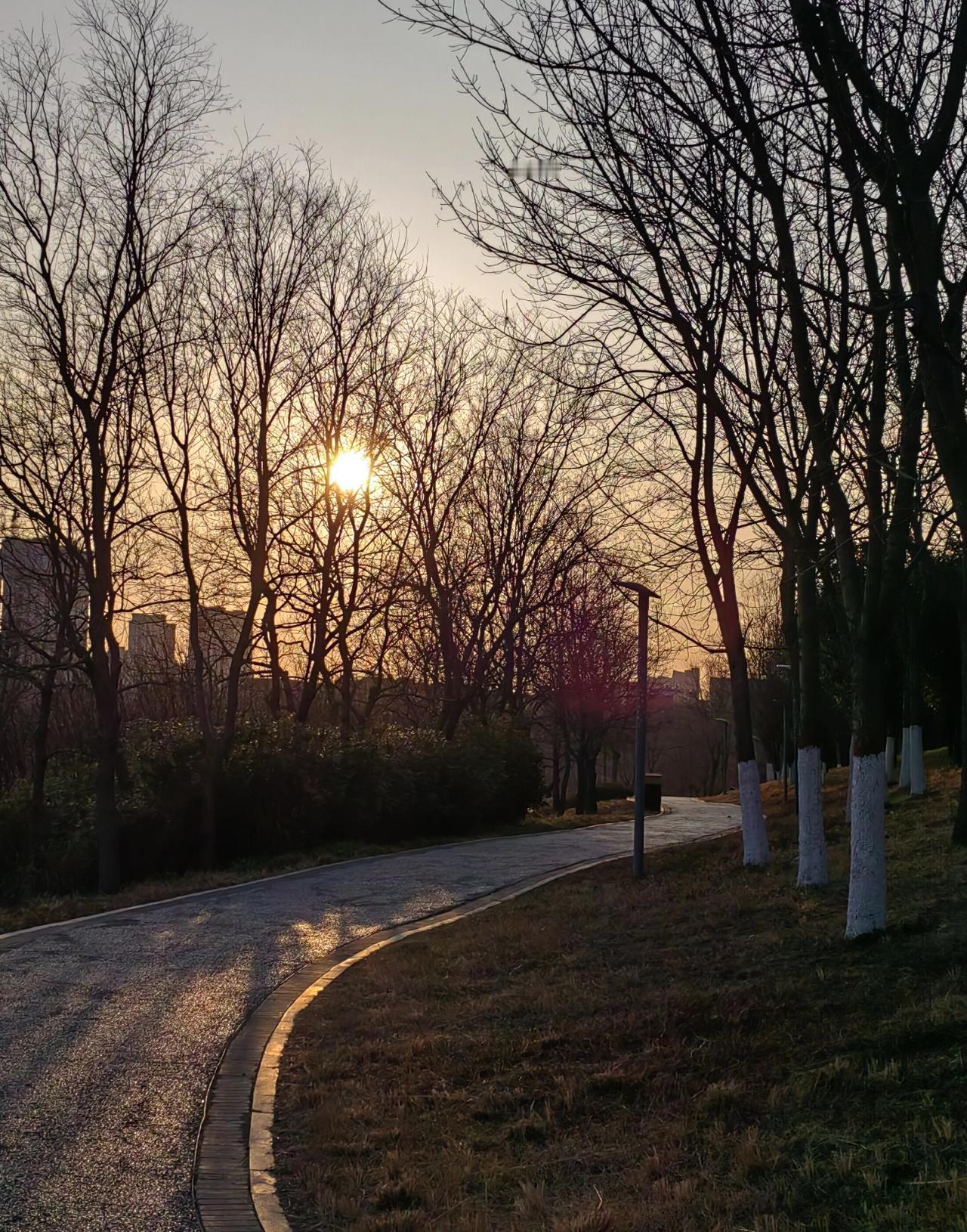 一熟人，河南某地级市，听说买二手房更保险，通过房屋中介，看好了一套180多平的房