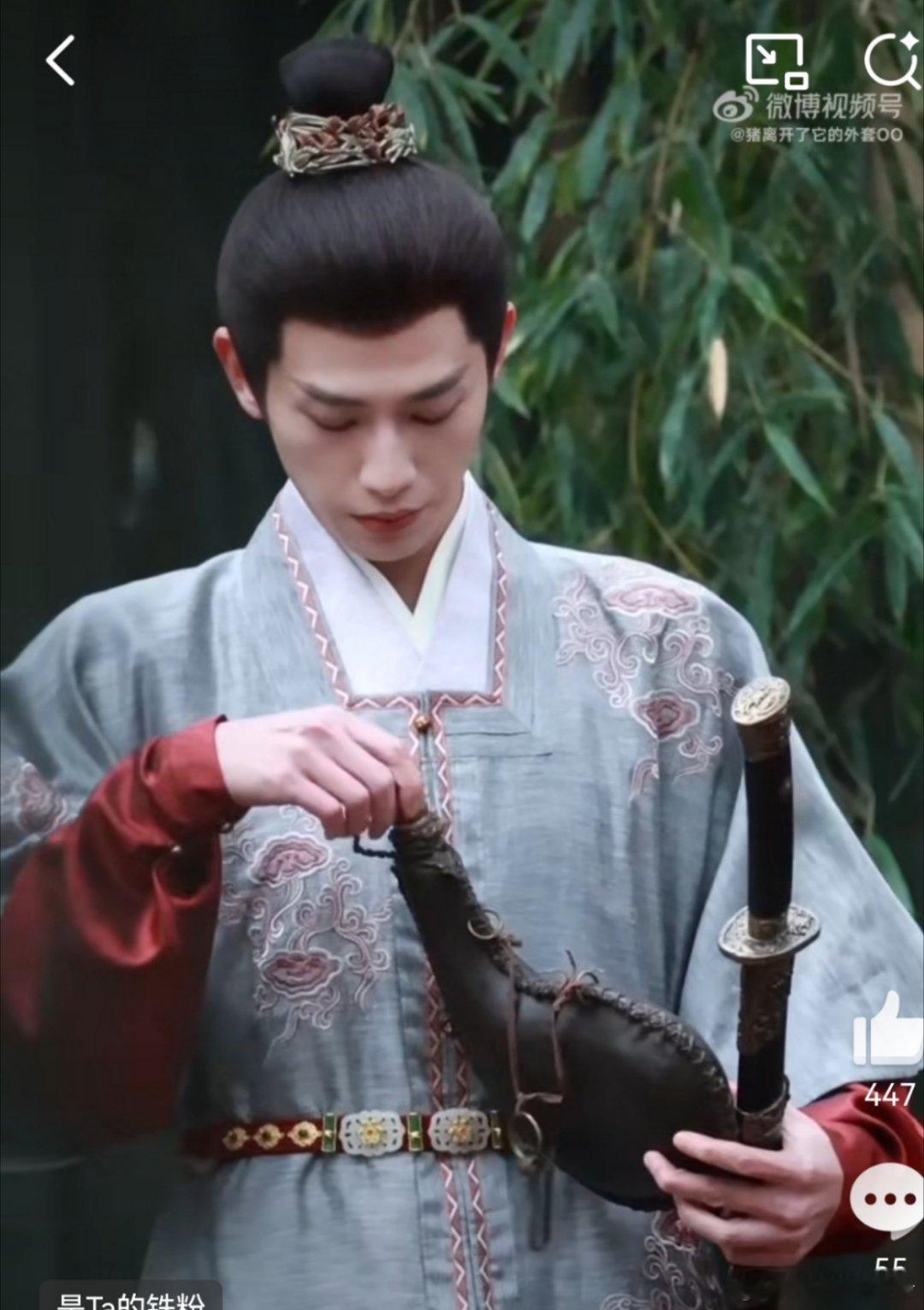 辛云来这个垫肩实在太离谱了