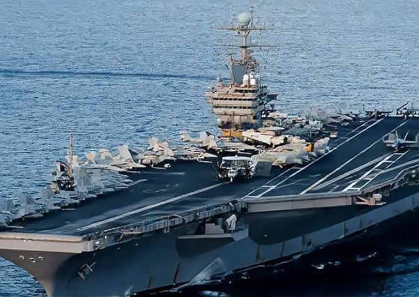 🔥美军林肯号航母南海“搞事情”反被“上课”！舰龄38年的老航母悄悄摸向黄岩岛，