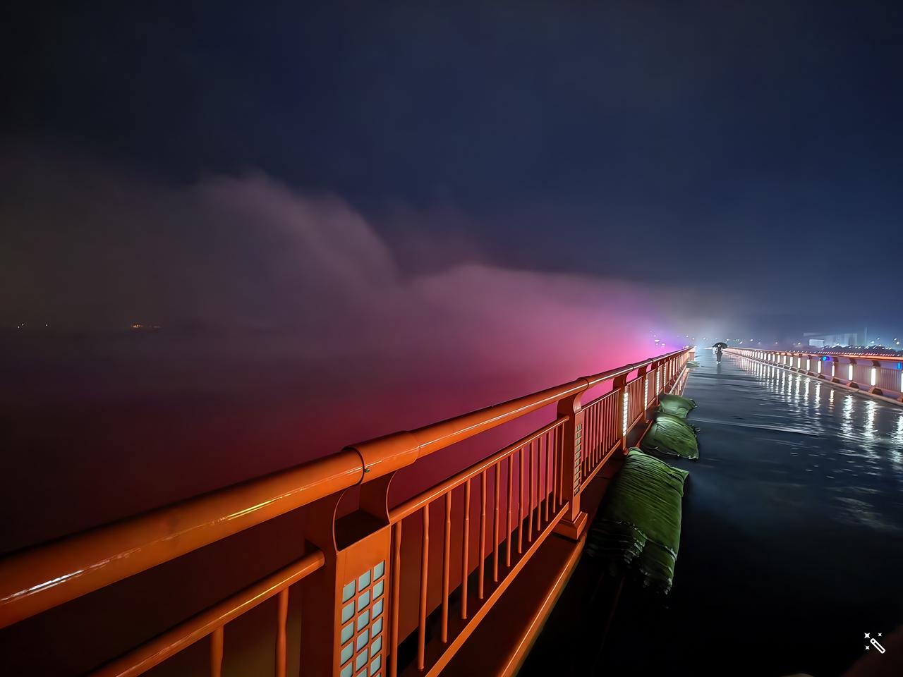 随着人类文明意识的觉醒，人们开始用科学思想审视数千年来的宗教文化。这么一审视，竟