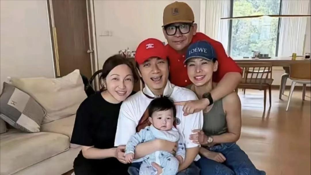 古巨基妻子57岁拼二胎，产后露面状态超好，这保养谁看了不眼红啊。