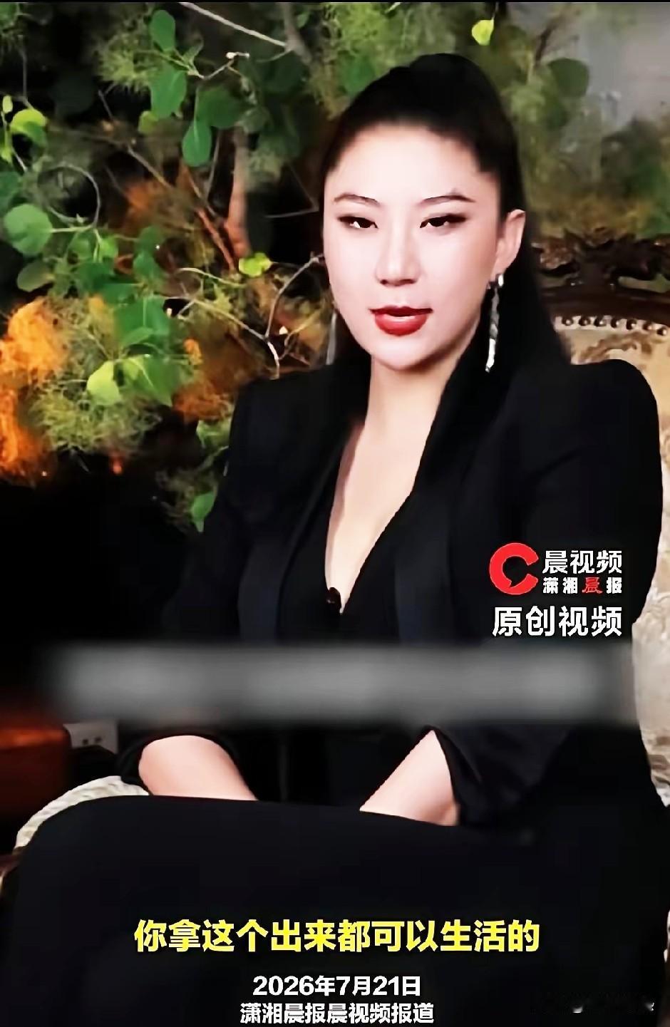 coco说：谢贤先是跟我说上海房地产很好，建议我买房；后来就跟我讲小金鱼（黄金）