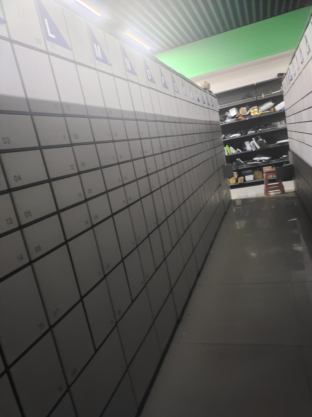 时代红利。以80年普通家庭出生，本科、双职工、买房早的、没有其他负担、本分过日子