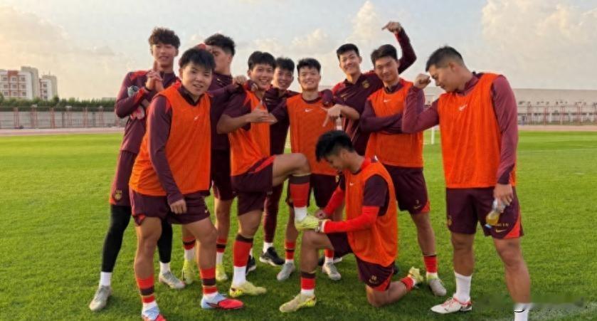 中国U23新年首战倒计时！打平伊拉克就能改写13年历史？沙特的冬天有点热，不