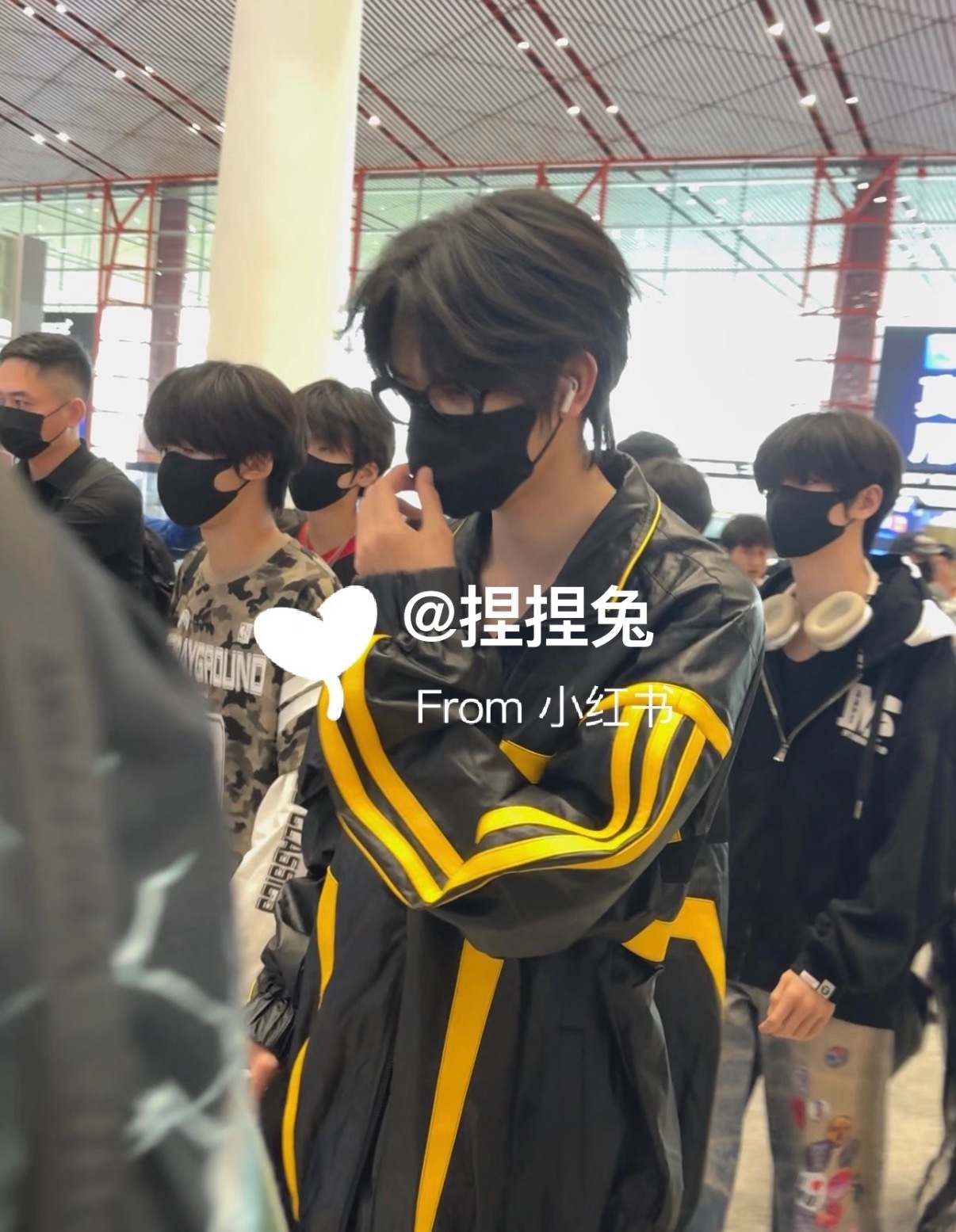 卧槽黑框