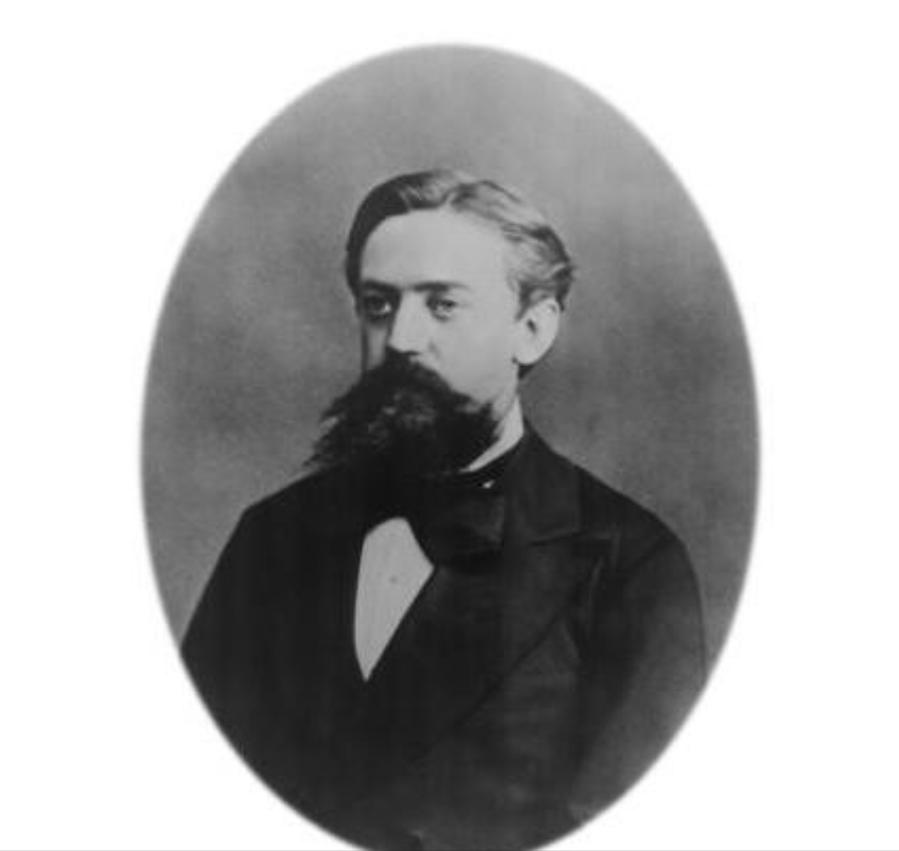 1978年，保加利亚作家马尔科夫正在逛街，突然感到大腿一阵刺痛，他不以为然。几天