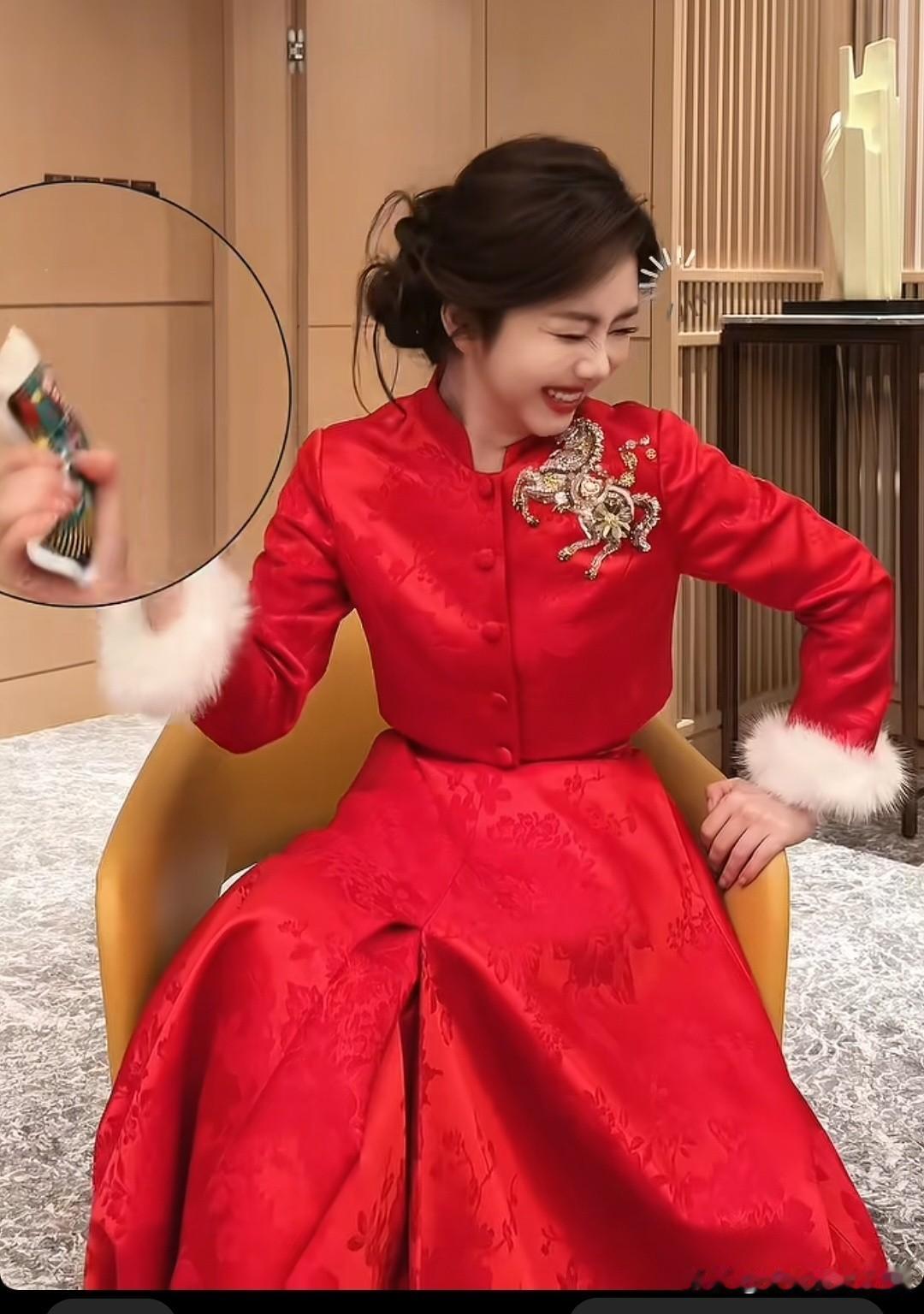 哇塞🤩谭松韵这衣服好看，说出价格让我死心[捂脸哭]美甲店搞笑瞬间小鸭梨美甲店