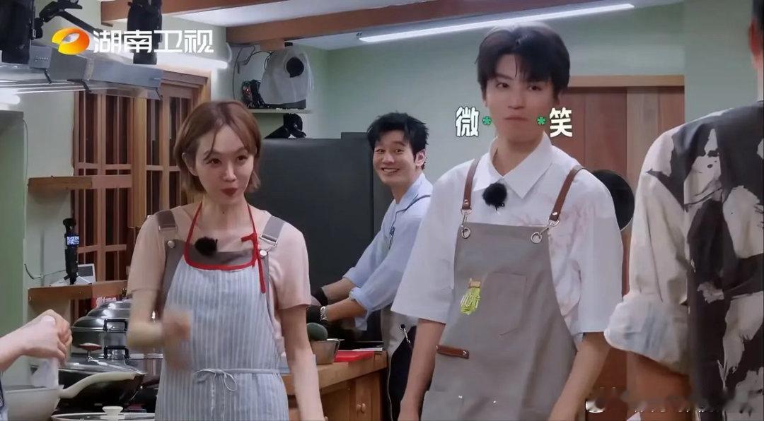7月1日林大厨在媒体群访聊《中餐厅》再搭档王俊凯，说快乐默契依旧，人越来越稳。想