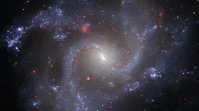 一直以来，科学界笃定宇宙将永恒膨胀，但一组骇人的数据却给了所有人当头一棒：最新研