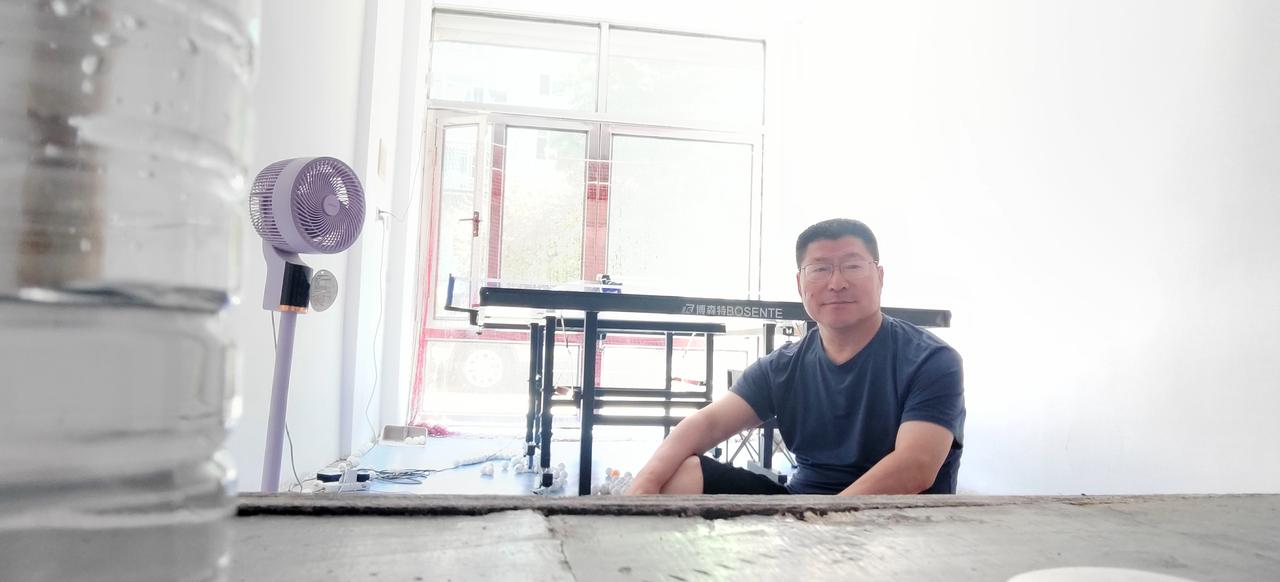 明天就高考了，我的一个好朋友儿子今年高考。今天我给他买了一个猪肘子，十个粽子，六