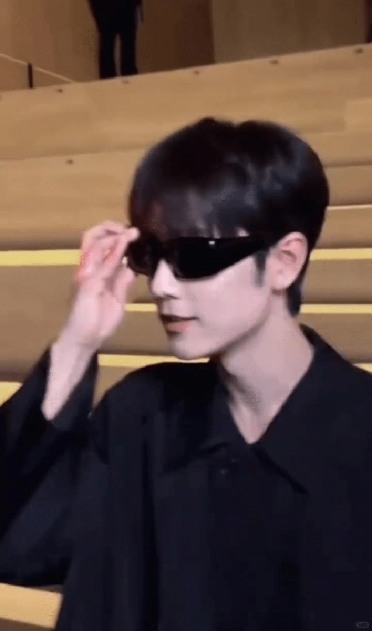 肖战顺产头难怪韩男执着于顺产头，模板来啦，是建模的问题，不是发型的问题