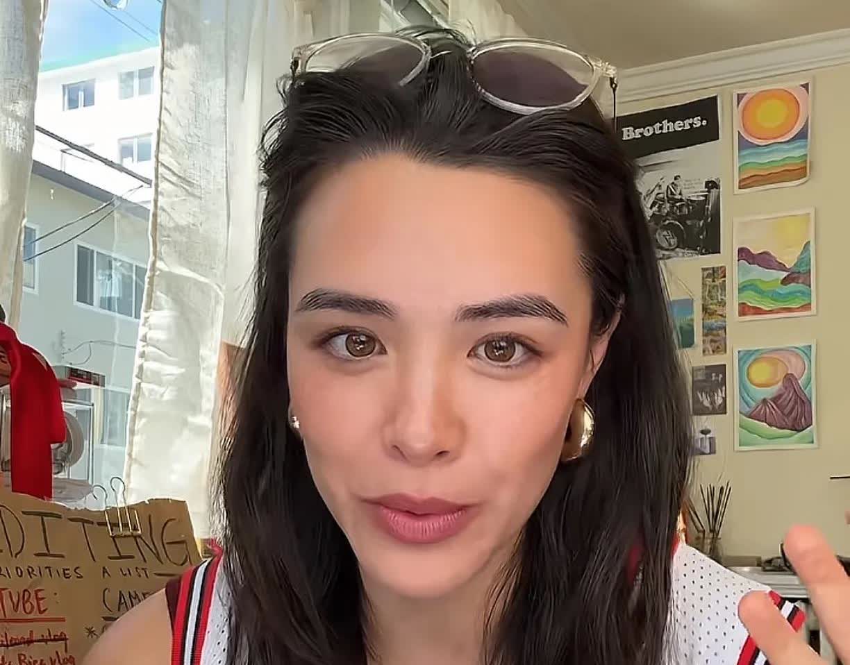 钟丽缇的大女儿张敏均！这样看，她是三个女儿里面最像妈妈的。好漂亮，一看就是没有加