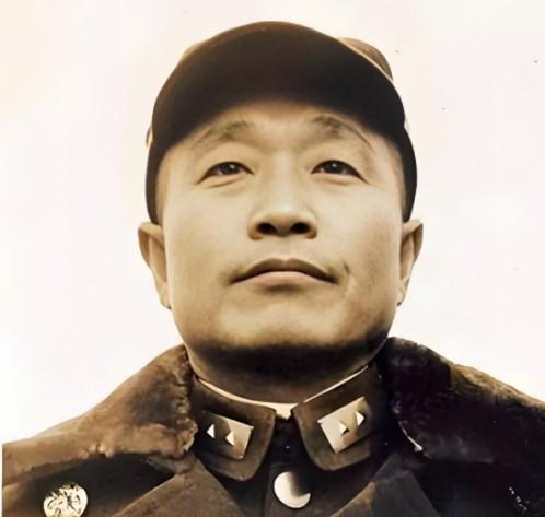 1948年冬，杜聿明部下擒获7名解放军，他随即签令：原地击毙，副参谋长冒死阻止，