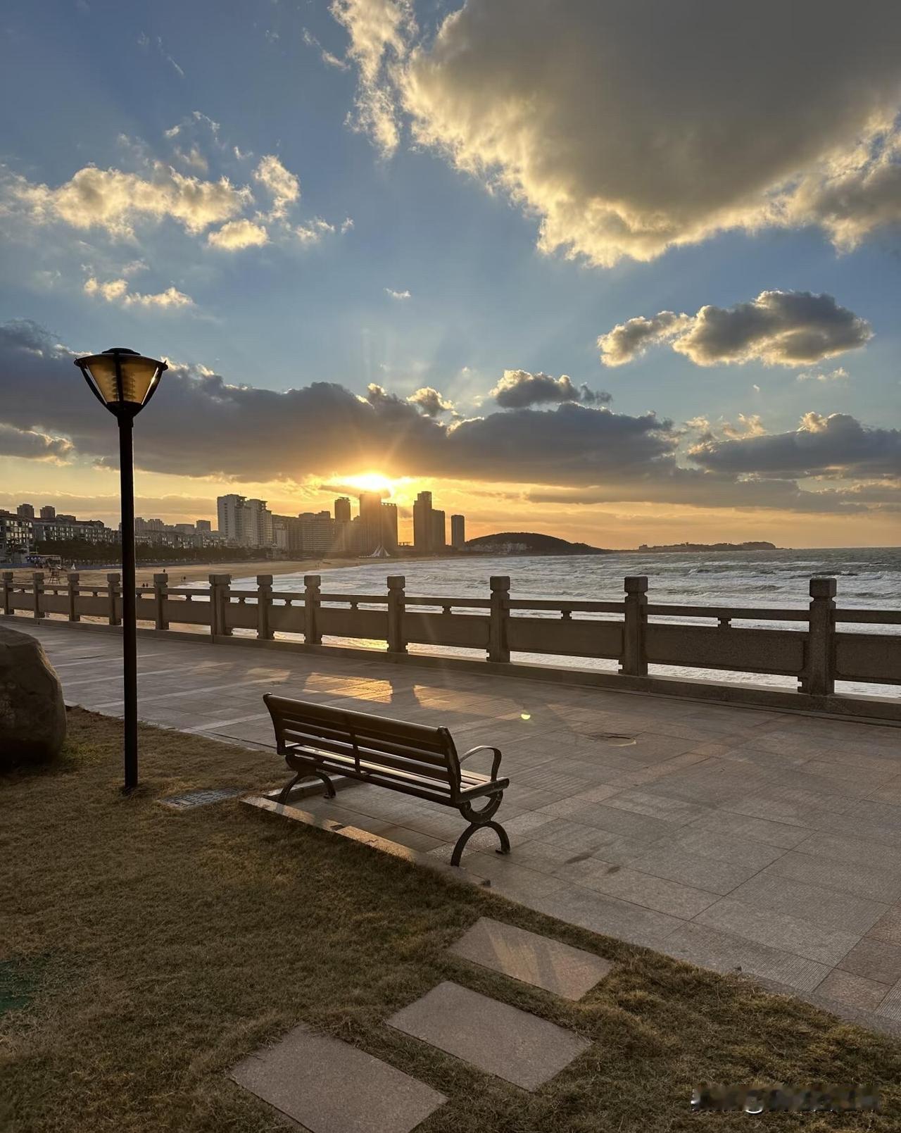 家里闹鬼怎么办七八年前，我和老公在杭州拱墅区的老小区租了套四楼的两室一厅。房子