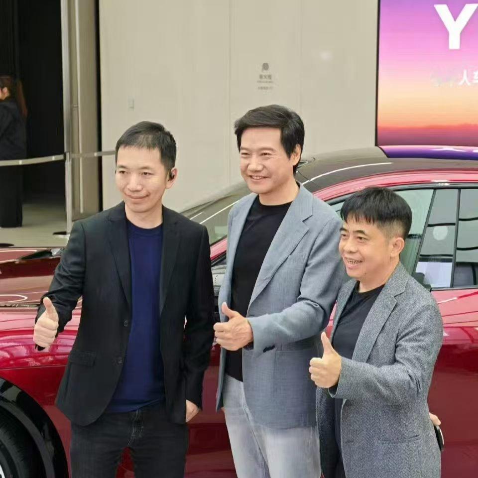 又是一如既往友商来看发布会