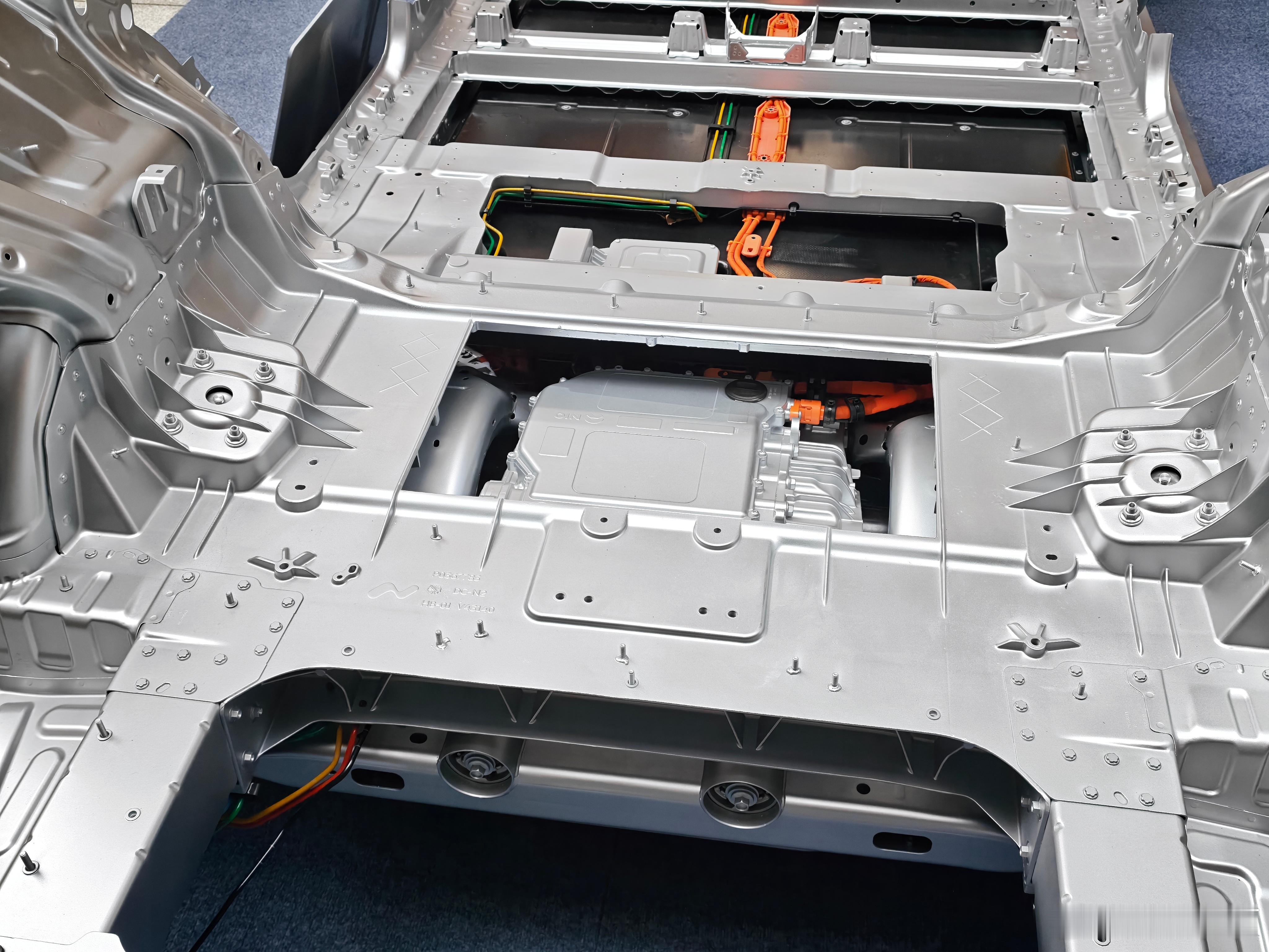 乐道L90从去年上市开始，就搭载了跟蔚来旗舰ET9和ES9完全一样的925VW