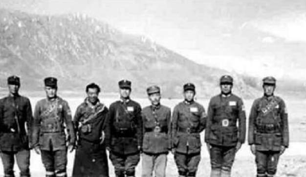 1950年，解放军在新疆南部竟然发现一处岗哨，走过去一看居然还有八个骨瘦如柴的中