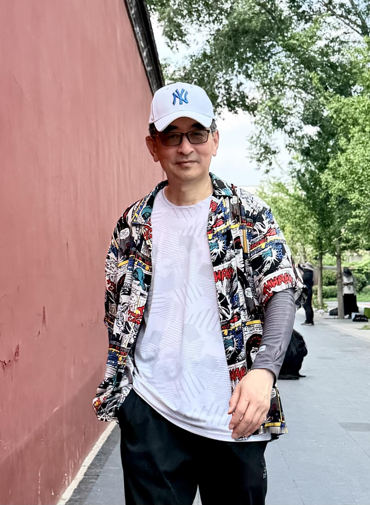 我想成为这个地球上写短篇小说篇数最多的作者，每篇小说篇幅至少在两千字以上，可读性