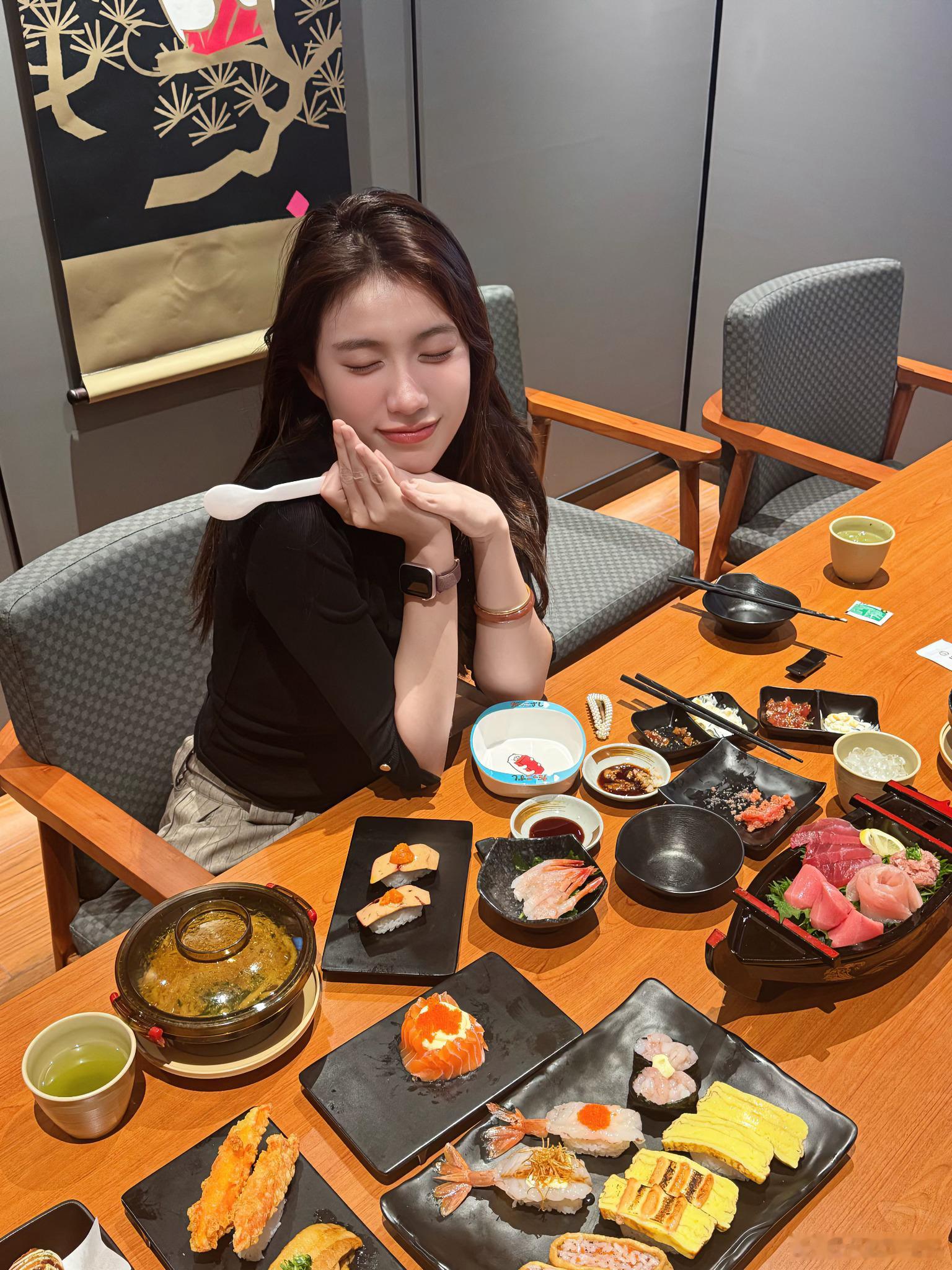 今天的快乐下班直冲楼下寿司郎包间