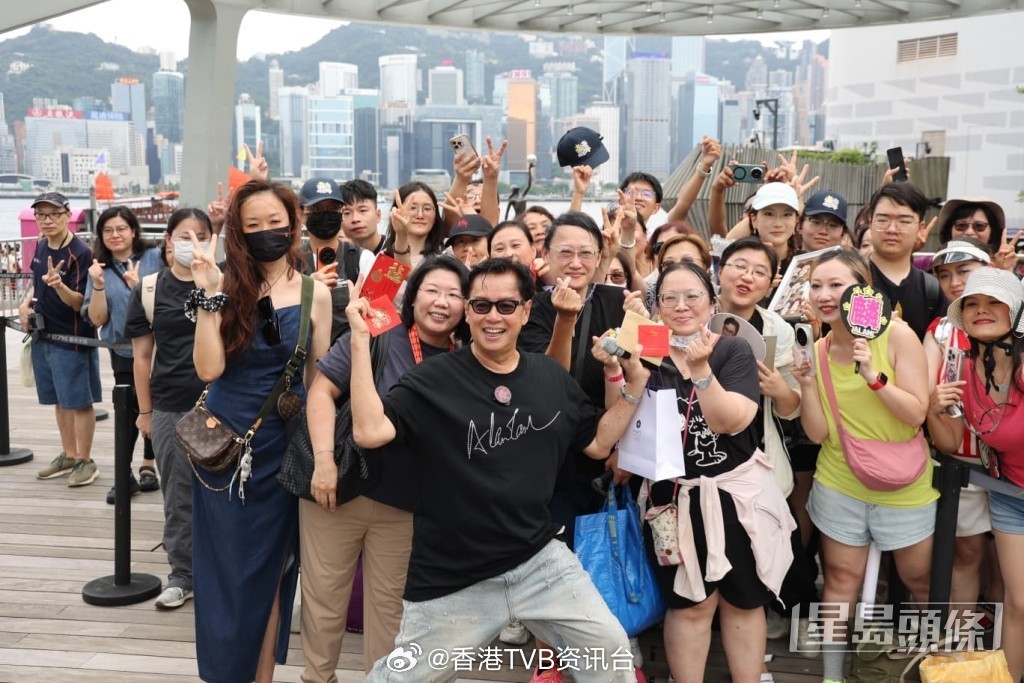 谭咏麟透露儿子正在谈恋爱，下个月回香港看演唱会，对未来儿媳感到满意，票价对标韩星