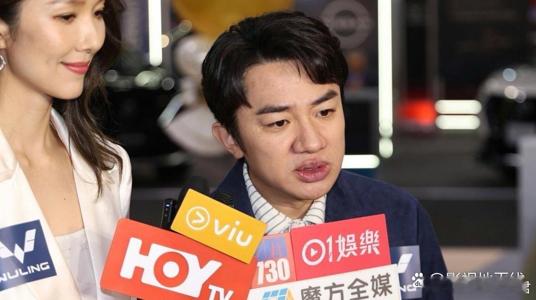 王祖蓝朋友在香港火灾去世近日，王祖蓝与妻子李亚男携手出席某牌发布会，活动现场谈及