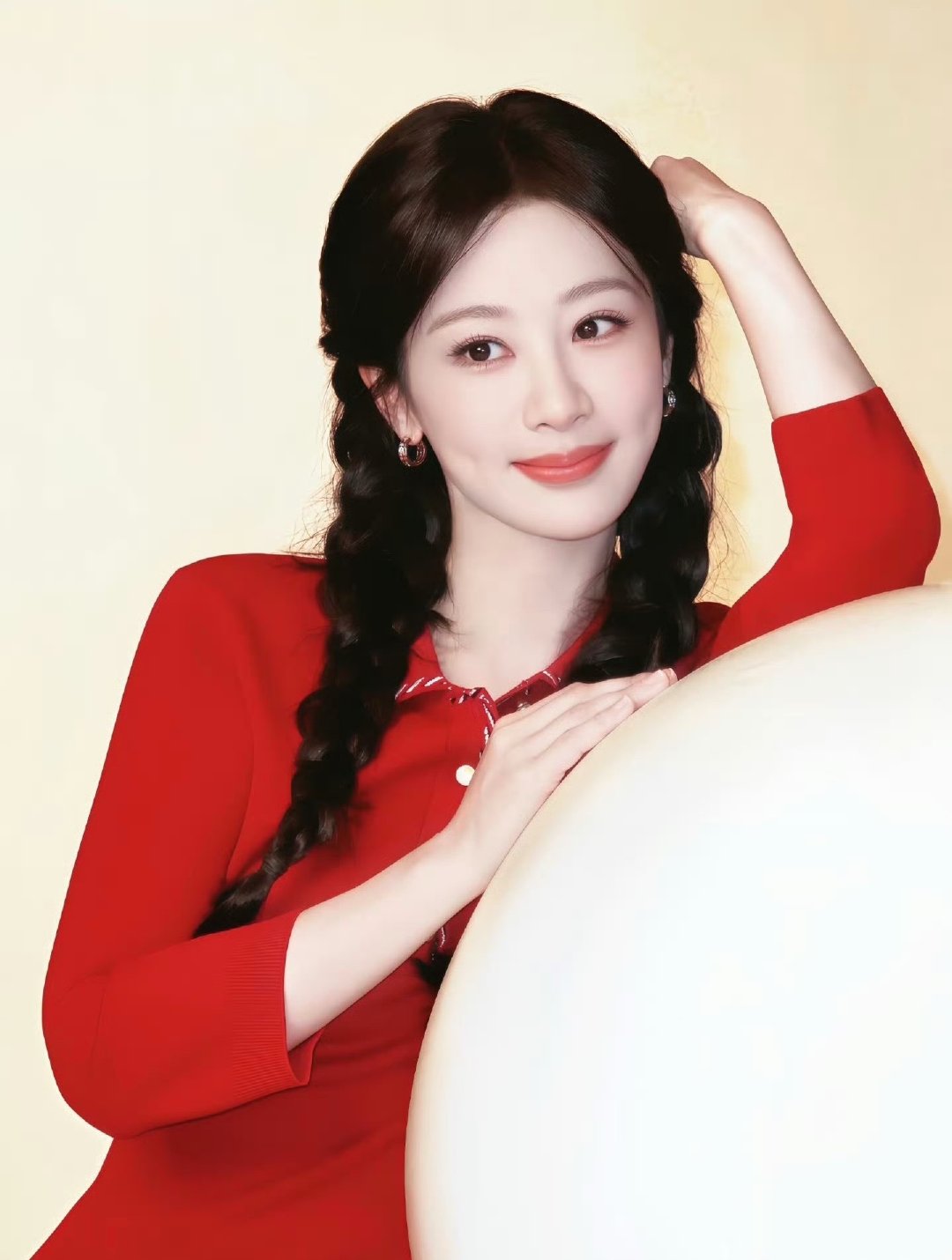 感觉白鹿好像确实不如杨紫更适合这种双麻花辫的造型